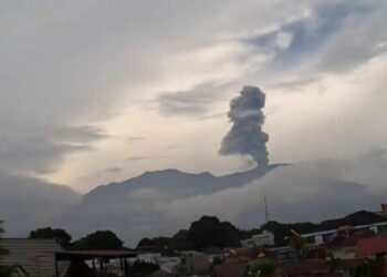Aktivitas Vulkanik Gunung Marapi Meningkat, Wilayah Agam dan Tanah Datar Terdampak Hujan Abu