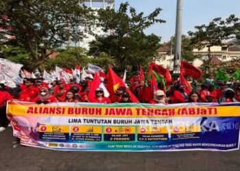 Aliansi Buruh Jawa Tengah Gelar Aksi Protes Terkait RUU Perlindungan Ketenagakerjaan